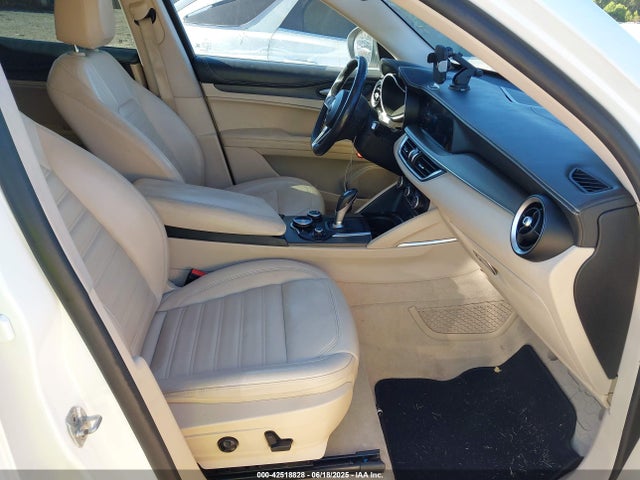 Alfa Romeo 2018 2018 ZASFAKRN3J7C16023 Image 5