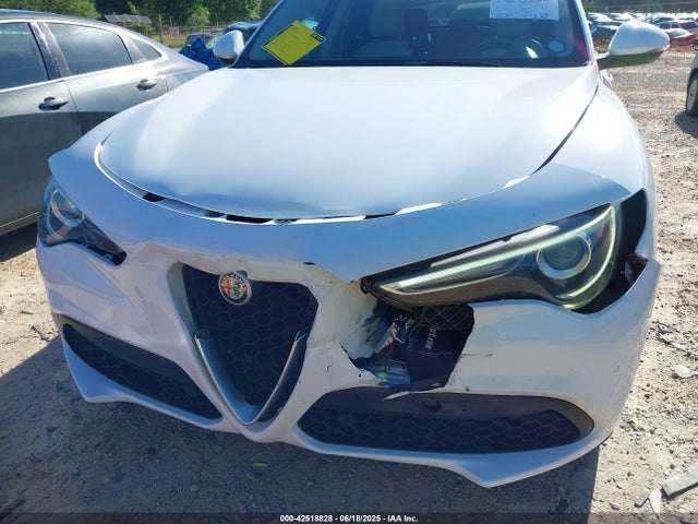 Alfa Romeo 2018 2018 ZASFAKRN3J7C16023 Image 6