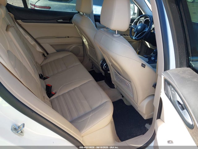 Alfa Romeo 2018 2018 ZASFAKRN3J7C16023 Image 8