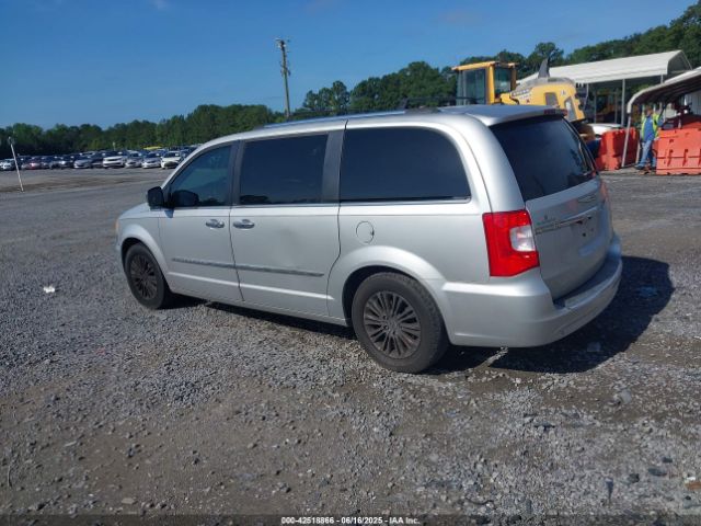 2011 CHRYSLER TOWN & COUNTRY 2A4RR6DG1BR614243 Photo 2
