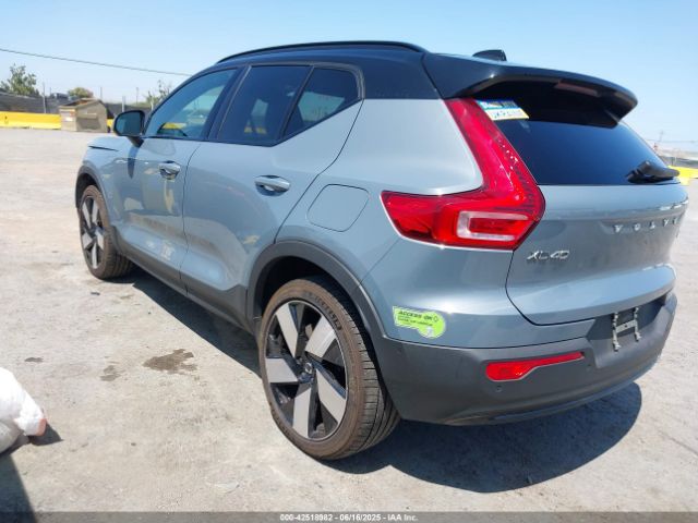 2023 VOLVO XC40 RECHARGE PURE ELECTRIC YV4ED3UM9P2004004 Photo 2