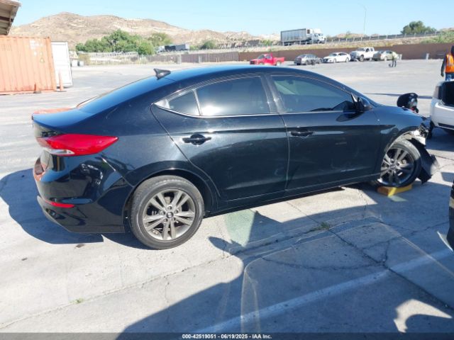 5NPD84LF2HH024381 Hyundai 2017
