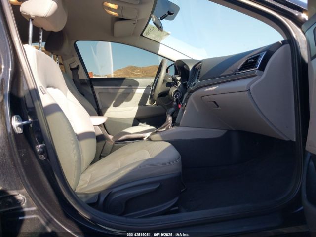 5NPD84LF2HH024381 Hyundai 2017