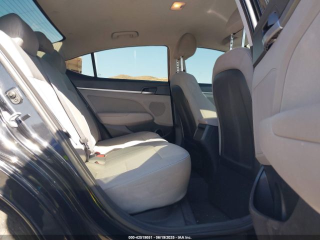 5NPD84LF2HH024381 Hyundai 2017