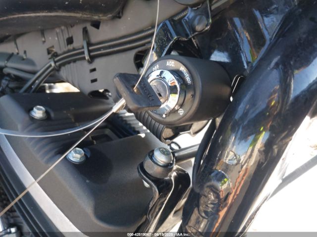 2021 HARLEY-DAVIDSON XL883 1HD4LE228MB418948 Photo 10