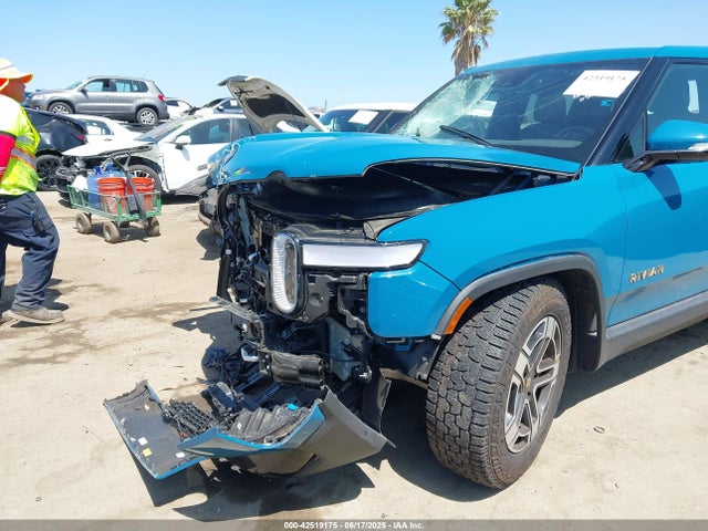 7FCTGAAA9PN022916 Rivian r1t