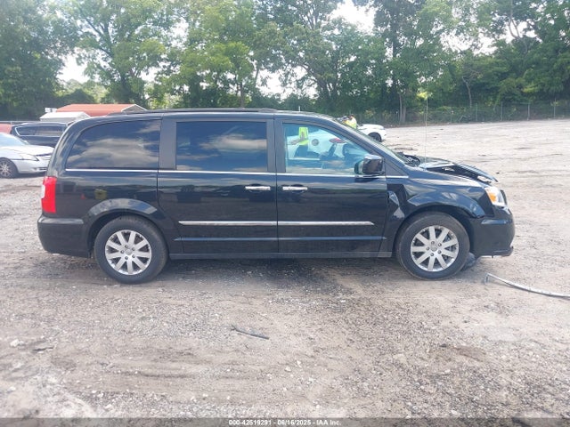 2C4RC1BG6FR728113 Chrysler Town and Country