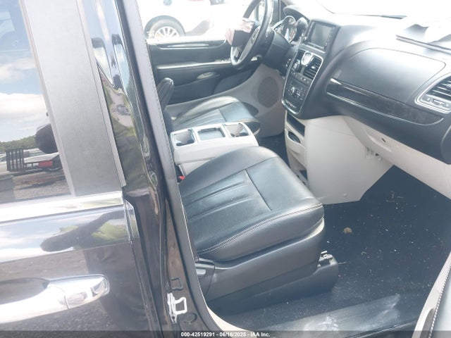 2C4RC1BG6FR728113 Chrysler Town and Country