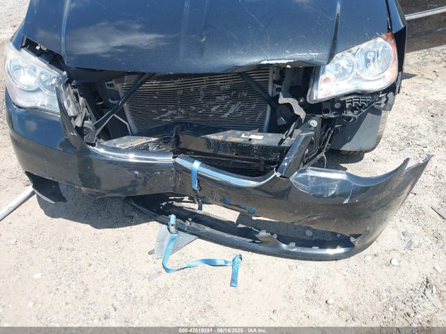 2C4RC1BG6FR728113 Chrysler Town and Country