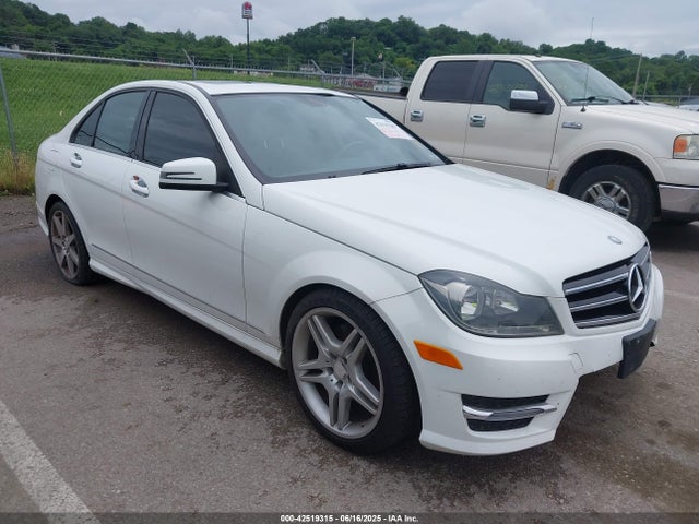 2014 Mercedes-benz C 300 Luxury 4matic/sport 4matic მანქანა იყიდება აუქციონზე, vin: WDDGF8AB6EA960992, აუქციონის ნომერი: 42519315