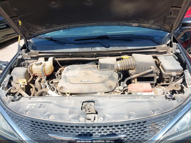 Chrysler Pacifica 2017 2C4RC1BG8HR613239 Image 10
