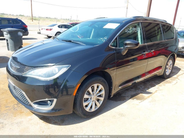 Chrysler Pacifica 2017 2C4RC1BG8HR613239 Image 2