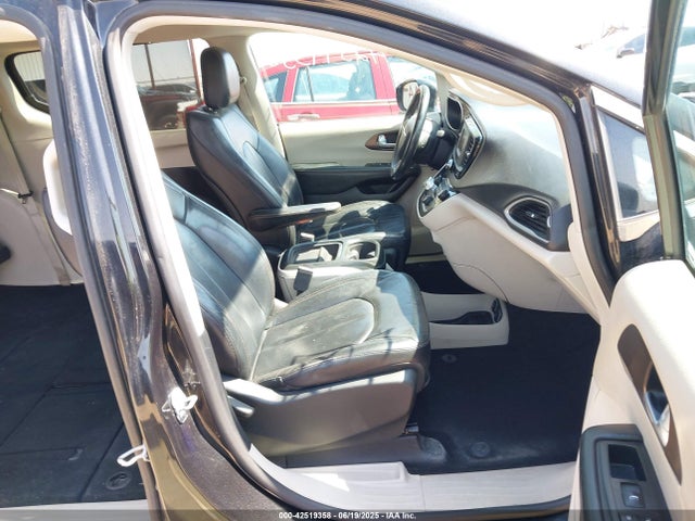 Chrysler Pacifica 2017 2C4RC1BG8HR613239 Image 5