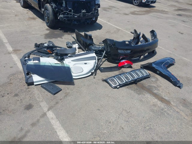 1C4RJFJT0HC749360 Jeep 2017