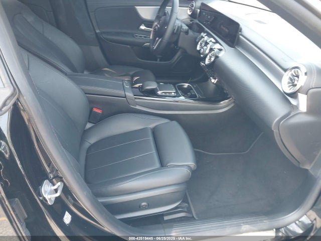 W1K5J4GB3PN418170 Mercedes-Benz m260