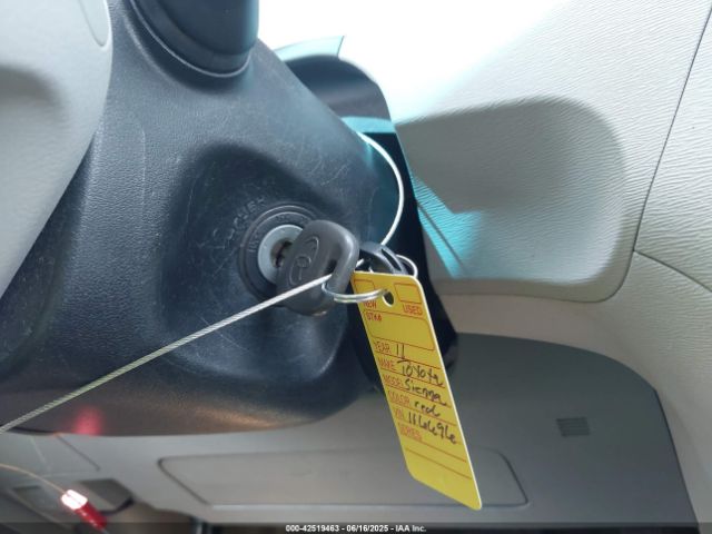 2011 TOYOTA SIENNA 5TDKK3DC4BS116696 Photo 10