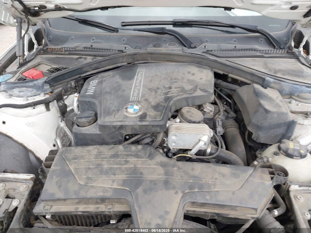 BMW 320i 2018 WBA8E1G55JNU89900 Image 10