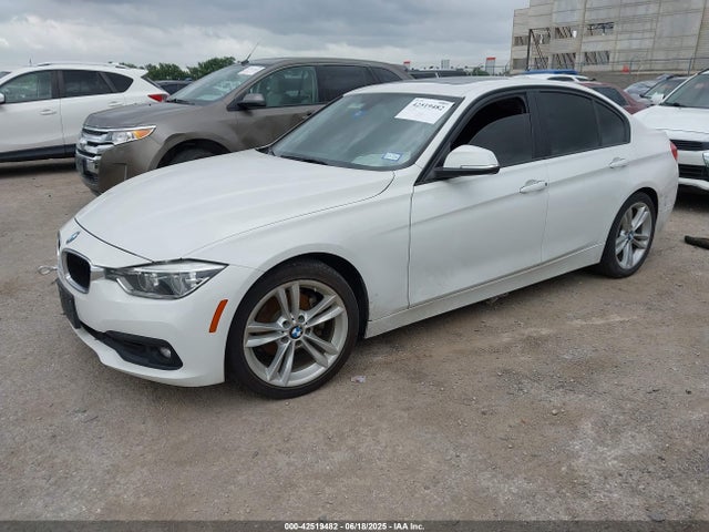 BMW 320i 2018 WBA8E1G55JNU89900 Image 2