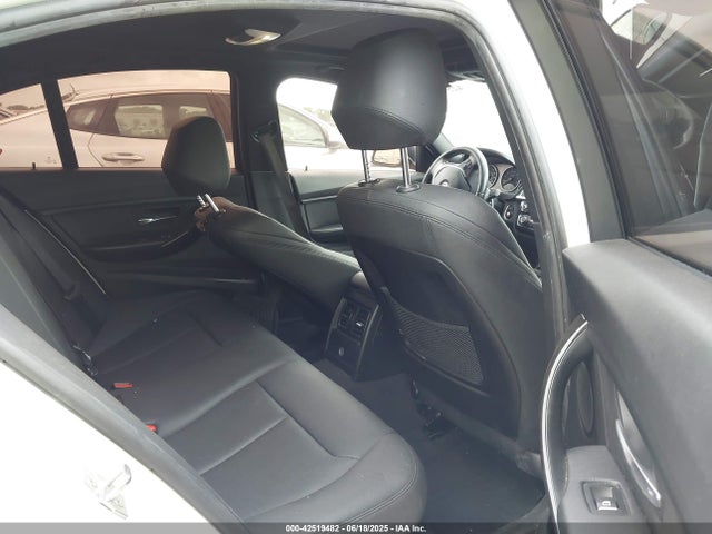 BMW 320i 2018 WBA8E1G55JNU89900 Image 8