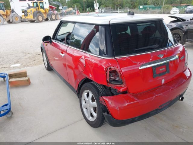 2010 MINI COOPER WMWMF3C59ATZ66935 Photo 2