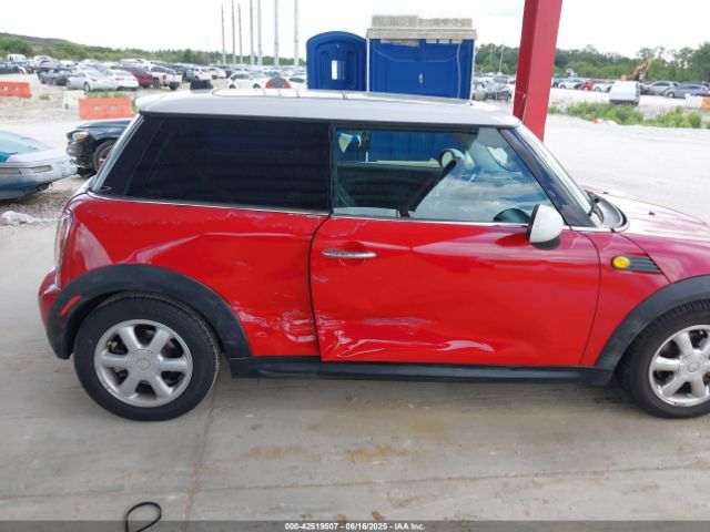 2010 MINI COOPER WMWMF3C59ATZ66935 Photo 5