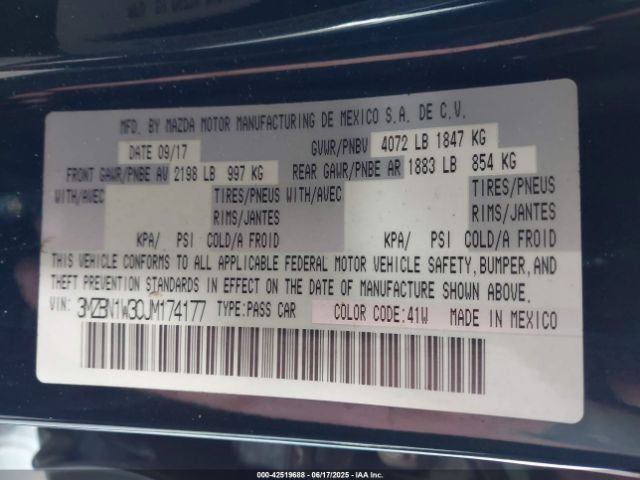2018 MAZDA MAZDA3 3MZBN1W30JM174177 Photo 8