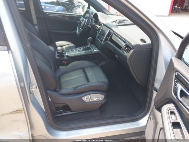 2018 PORSCHE MACAN WP1AA2A53JLB03015 Photo 4