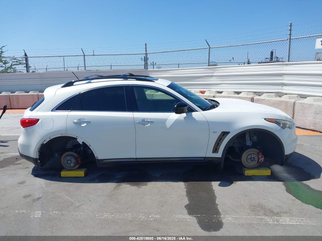 JN8CS1MW1GM750798 Infiniti 2016
