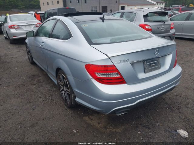 2013 MERCEDES-BENZ C 250 WDDGJ4HB1DG058064 Photo 2