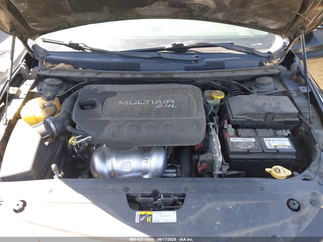 1C3CCCAB6GN131683 Chrysler 2016