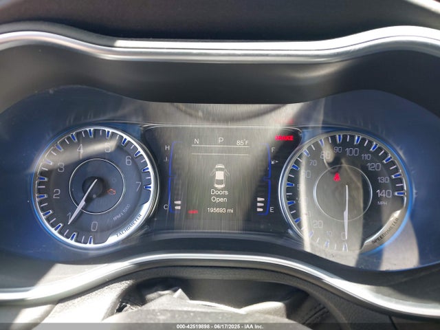 1C3CCCAB6GN131683 Chrysler 2016