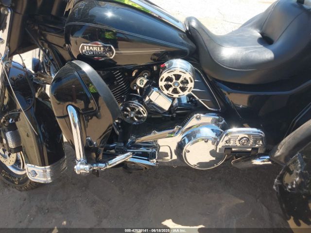 2011 HARLEY-DAVIDSON FLHTCUTG 1HD1MAM17BB851591 Photo 8