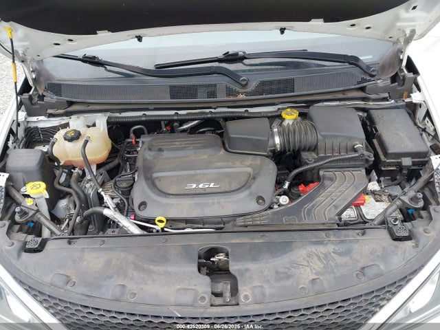 2C4RC1BGXJR338043 Chrysler 2018