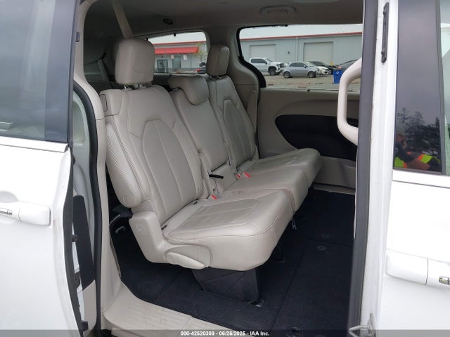 2C4RC1BGXJR338043 Chrysler 2018