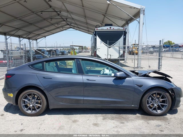 5YJ3E1EA8MF928717 Tesla 2021
