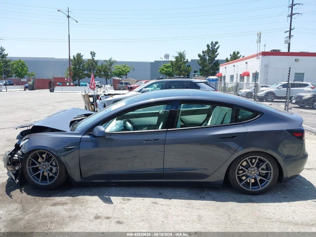 5YJ3E1EA8MF928717 Tesla 2021