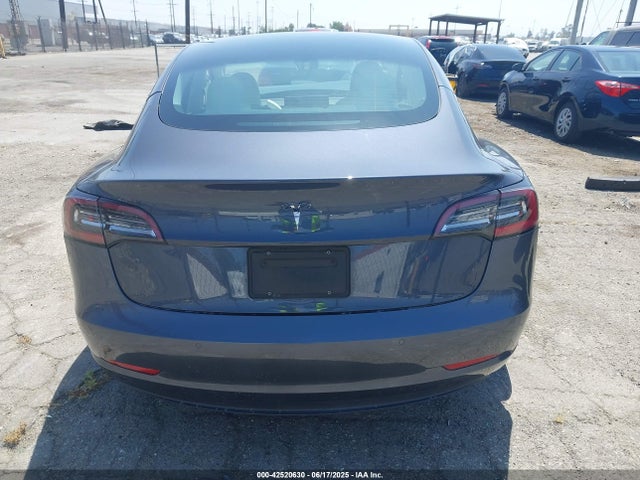 5YJ3E1EA8MF928717 Tesla 2021