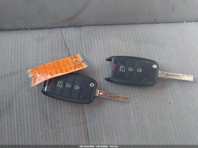 5XYKTCA60EG526747 KIA SORENTO LX