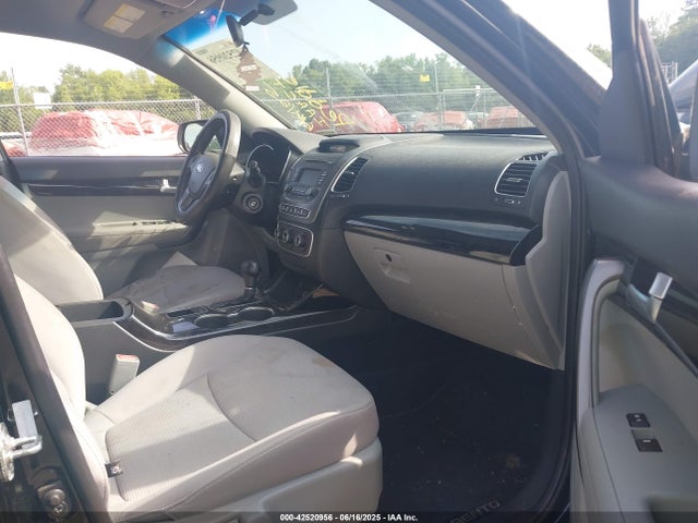 5XYKTCA60EG526747 KIA SORENTO LX