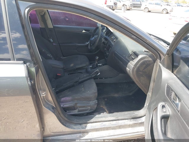 3VW1K7AJ7FM274555 Volkswagen 2015