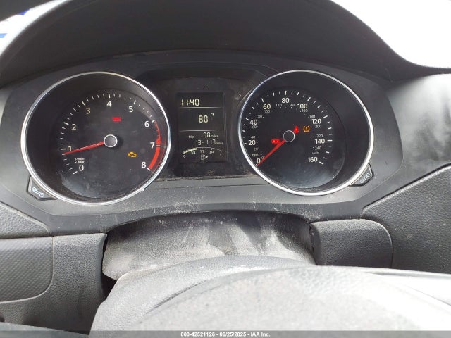 3VW1K7AJ7FM274555 Volkswagen 2015