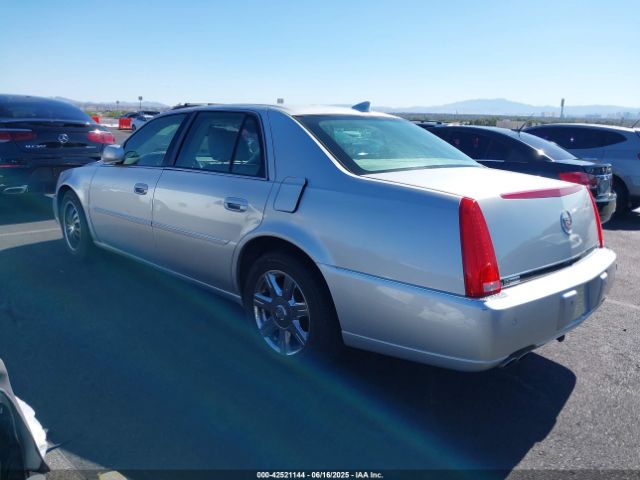 2011 CADILLAC DTS 1G6KH5E62BU117329 Photo 2