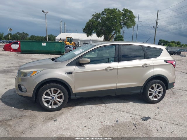 1FMCU9G9XHUF11239 Ford ESCAPE SE