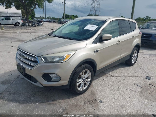 1FMCU9G9XHUF11239 Ford ESCAPE SE