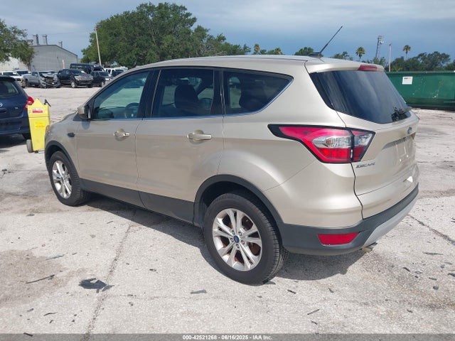 1FMCU9G9XHUF11239 Ford ESCAPE SE