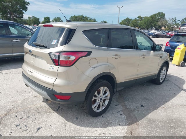 1FMCU9G9XHUF11239 Ford ESCAPE SE