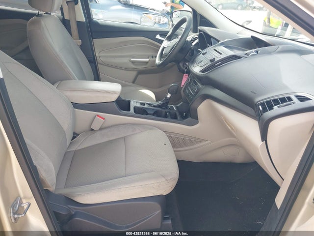 1FMCU9G9XHUF11239 Ford ESCAPE SE