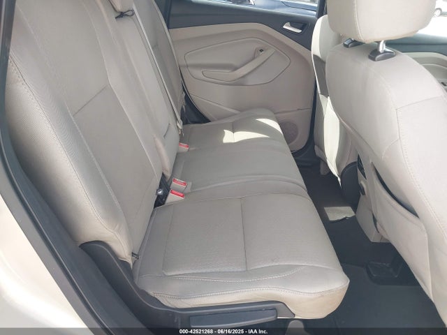 1FMCU9G9XHUF11239 Ford ESCAPE SE