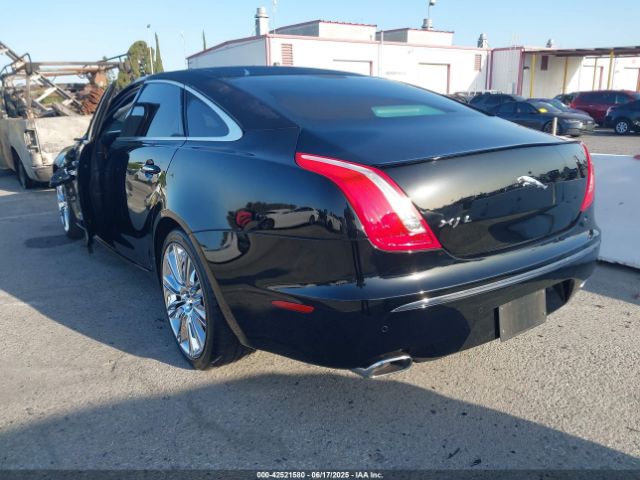 2011 JAGUAR XJ SAJWA2GB4BLV05133 Photo 2