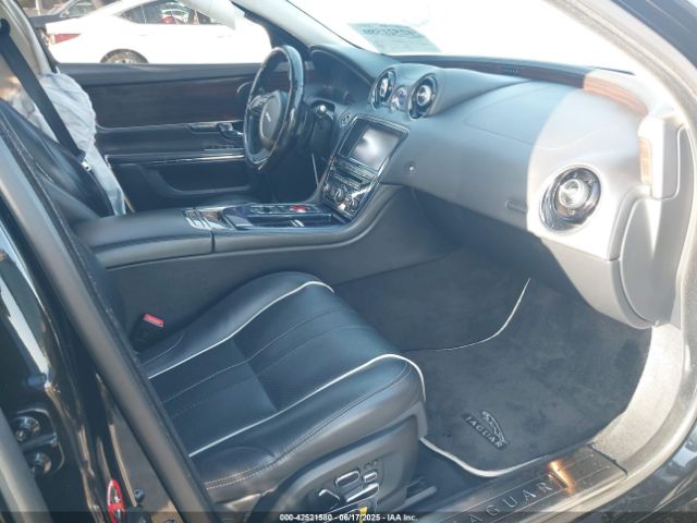 2011 JAGUAR XJ SAJWA2GB4BLV05133 Photo 4